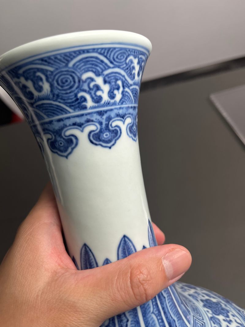 清乾隆  青花缠枝莲纹赏瓶 - 图21