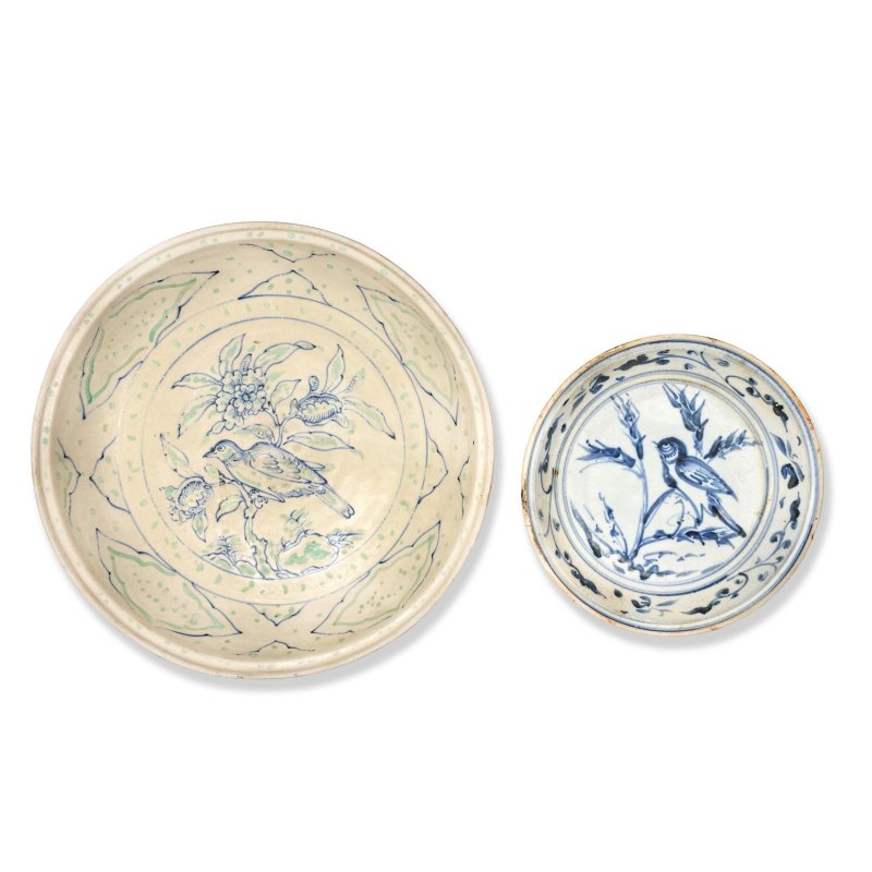 越南 約一五零零年 青花會安沉船鳥紋盤兩件 | TWO BLUE AND WHITE AND ENAMELLED HOI AN HOARD 'BIRD' DISHES - 图3