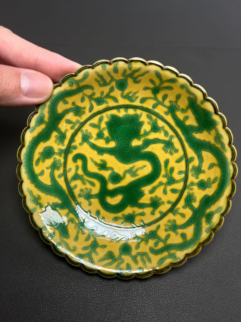清乾隆  黄地绿彩龙纹花口盘 - 图17