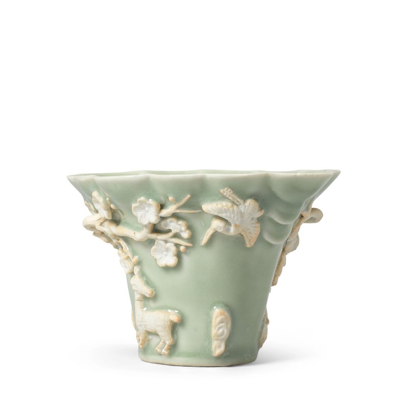 清康熙 青釉堆素盃 | A RARE CELADON-GLAZED LIBATION CUP - 图6