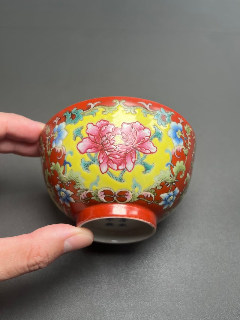 清光绪  珊瑚红地洋彩花卉碗（一对） - 图6