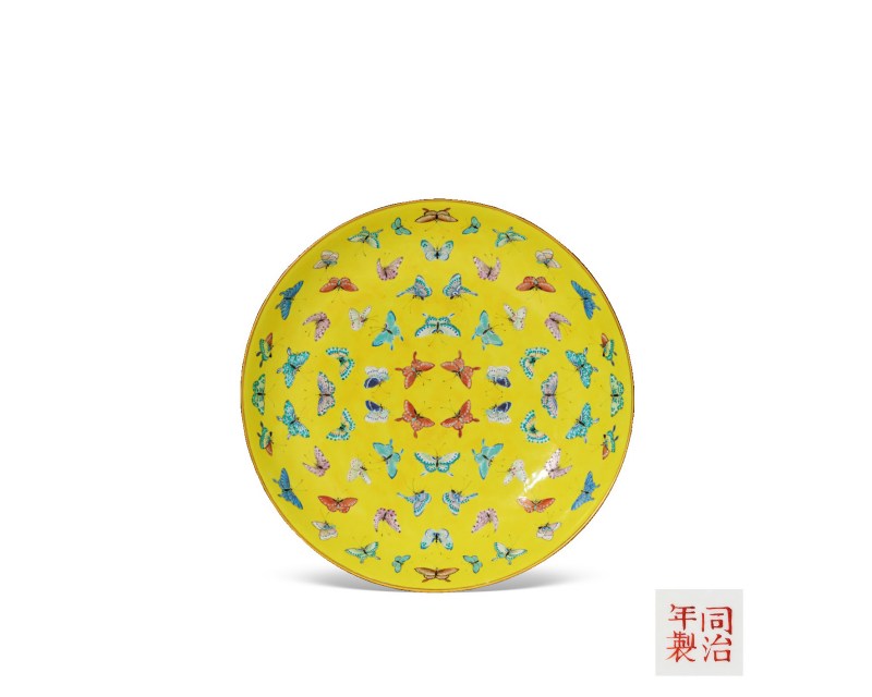 清同治  黄地粉彩百蝶图盘