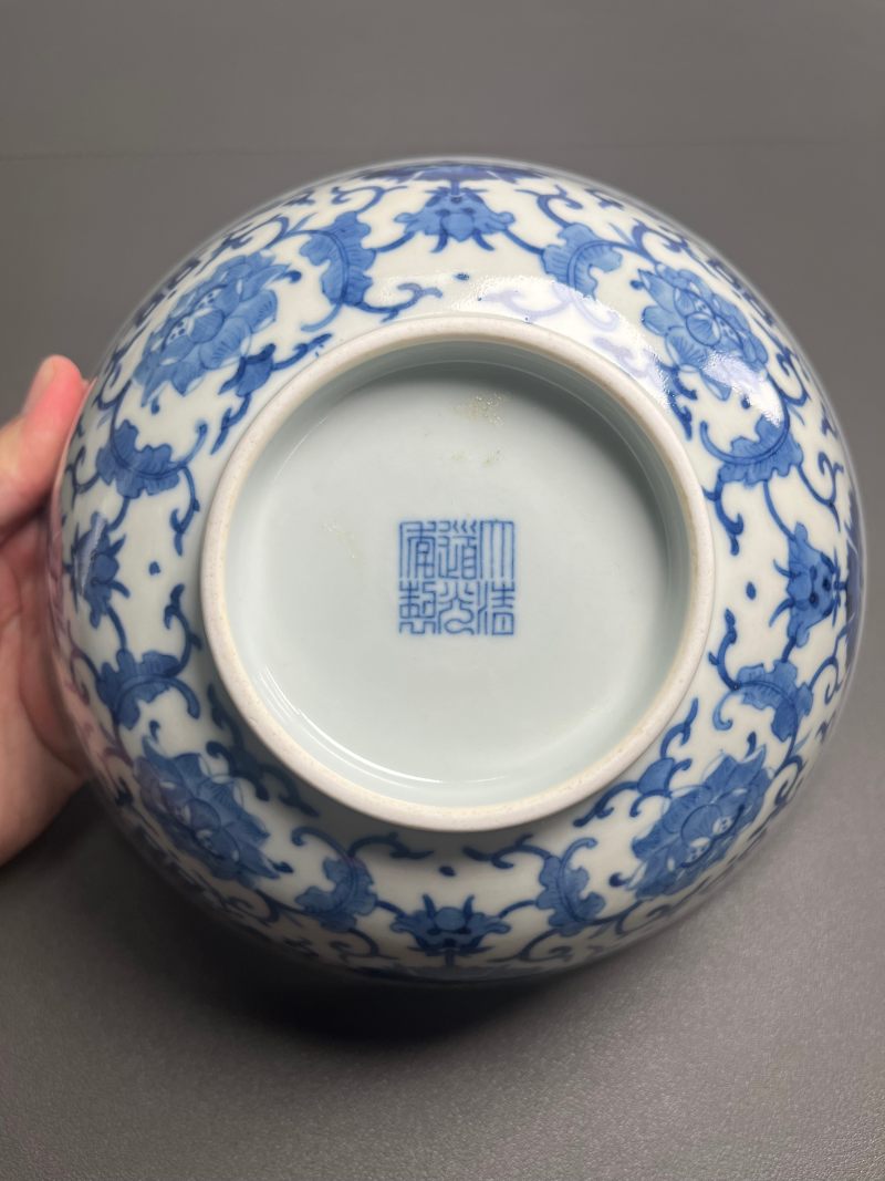 清道光  青花缠枝莲蝠纹“双喜”字大碗 - 图3