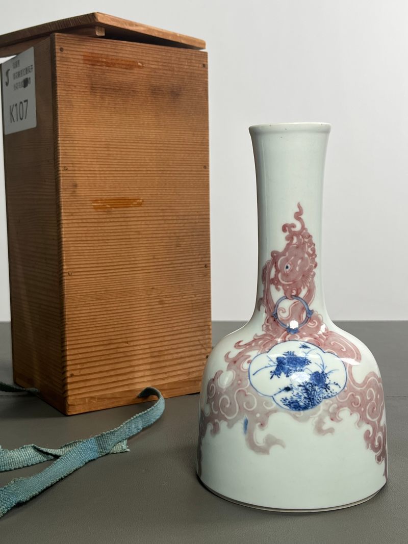 清康熙  青花釉里红夔凤开光花鸟纹双陆尊（附木盒） - 图5