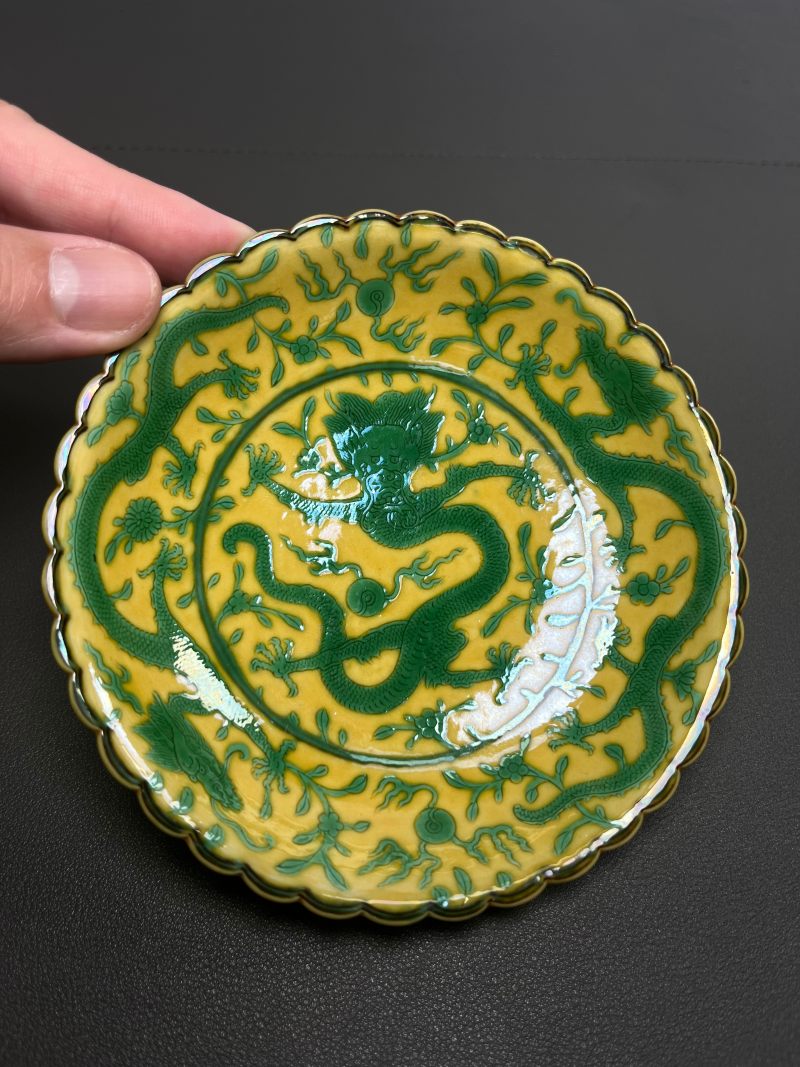 清乾隆  黄地绿彩龙纹花口盘 - 图18