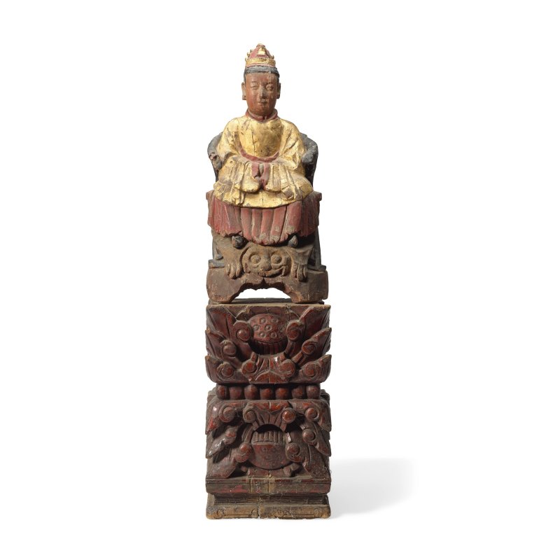 明 木漆金雕坐像 | A LARGE CARVED GILT AND LACQUERED WOOD SEATED FIGURE