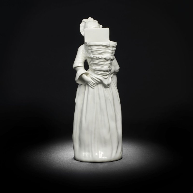 A Chantilly white figure of a lady with a basket and pug (Hotteuse), mid 18th century - 图6
