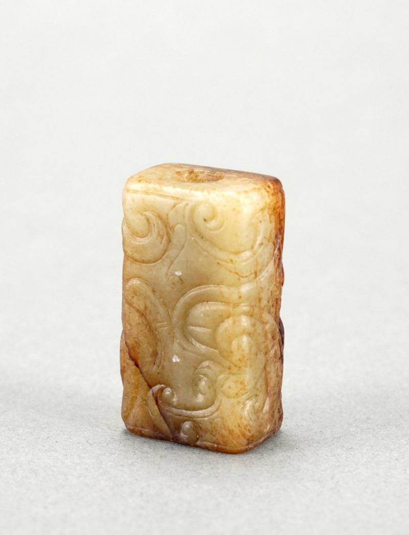    漢 龍紋扁玉律