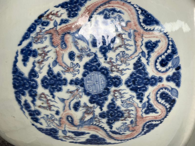 清康熙  御制青花釉里红“八龙贺寿”纹大花盆 ( 带木座 ) - 图16