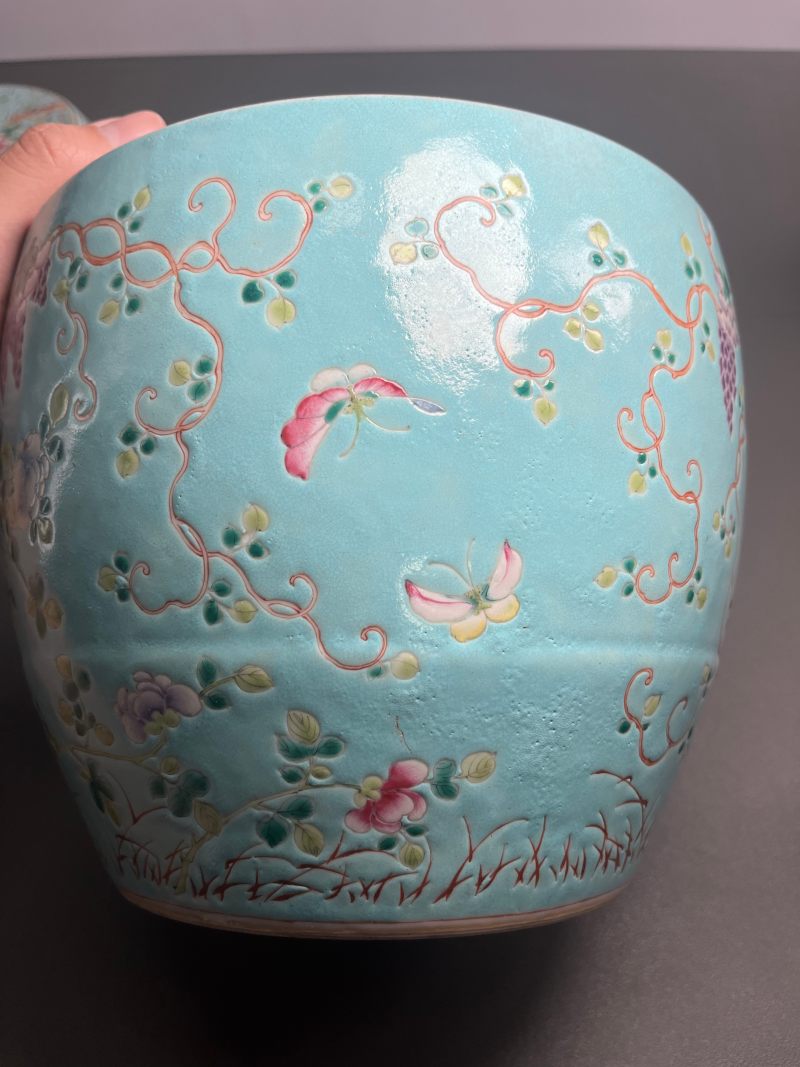 清宣统  松石绿地粉彩藤萝葡萄画眉纹鼓式盖罐 - 图6