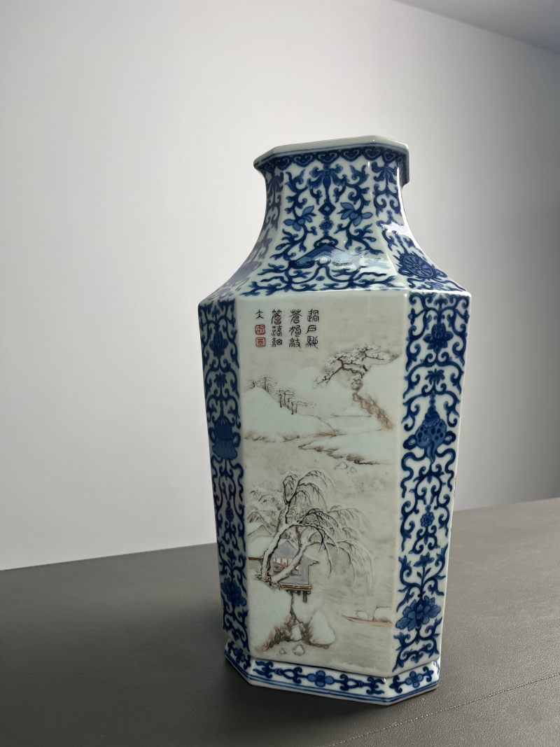 清乾隆  青花八吉祥开光洋彩“四时燕居”图诗文八方瓶 - 图2