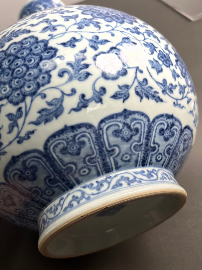 清乾隆  青花缠枝莲纹赏瓶 - 图24