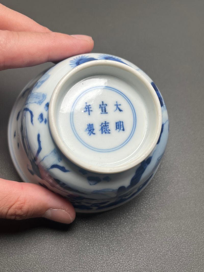 清雍正  青花“侍女对弈”图盖碗 - 图13