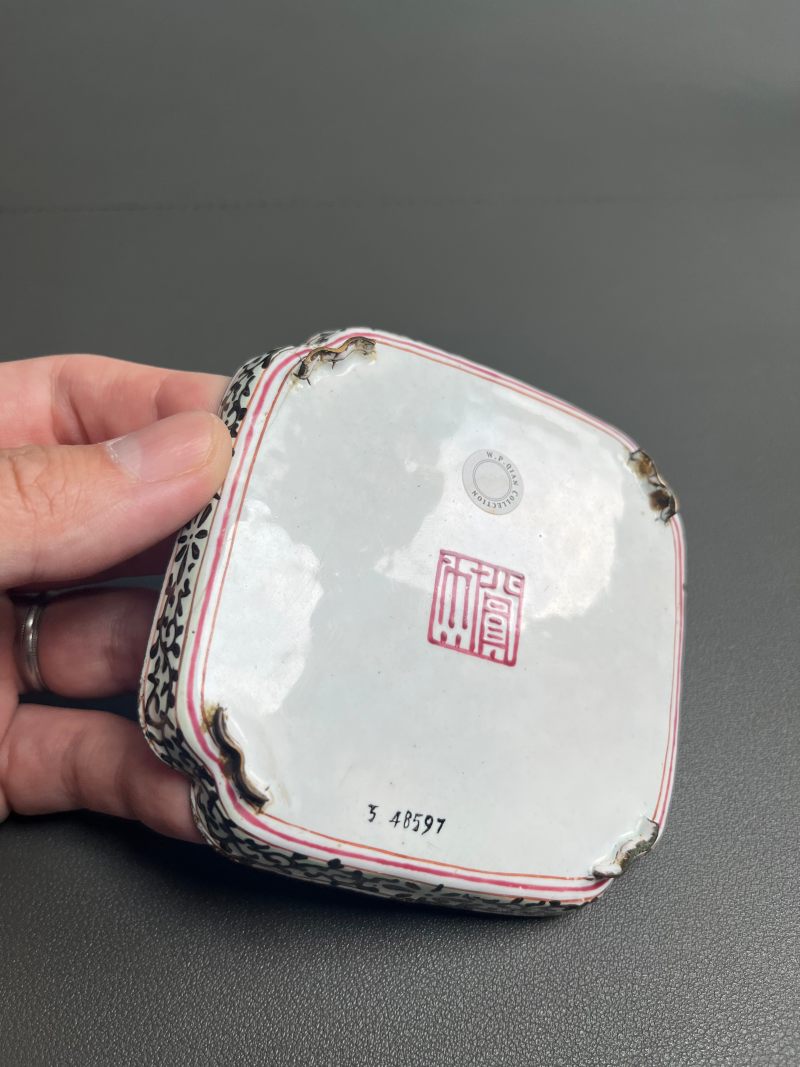 清乾隆  铜胎画珐琅人物故事图四方倭角碟（一对、带老盒） - 图6