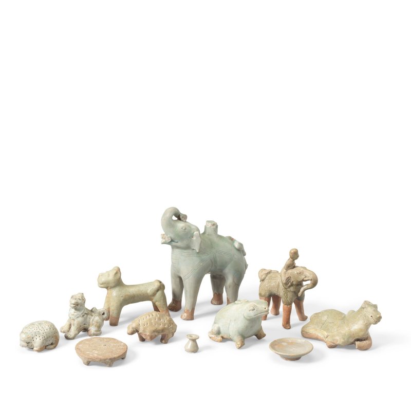 十四/十五世紀 宋加洛陶瓷雜項一組 | A GROUP OF SAWANKHALOK ANIMALS AND FIGURES