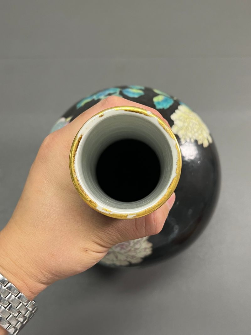 民国  墨地珐琅彩花鸟图天球瓶 - 图12