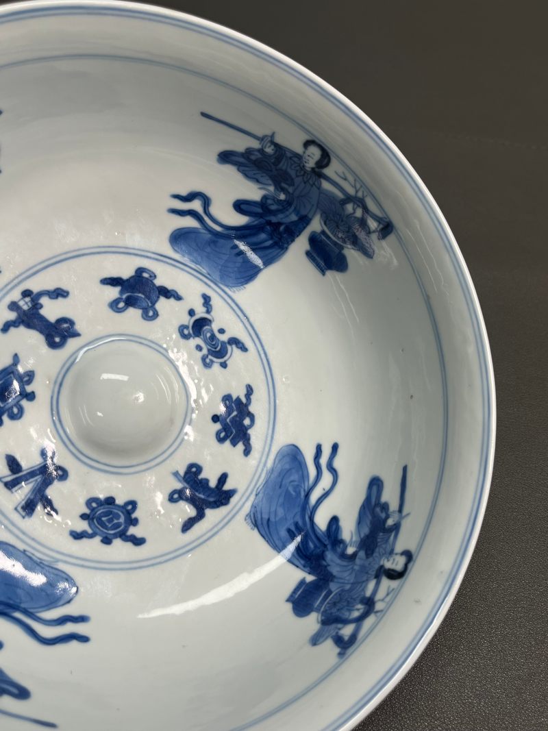 清康熙   青花浮雕回纹外折枝四季花卉内“麻姑献寿”图馒头心碗（一对） - 图10