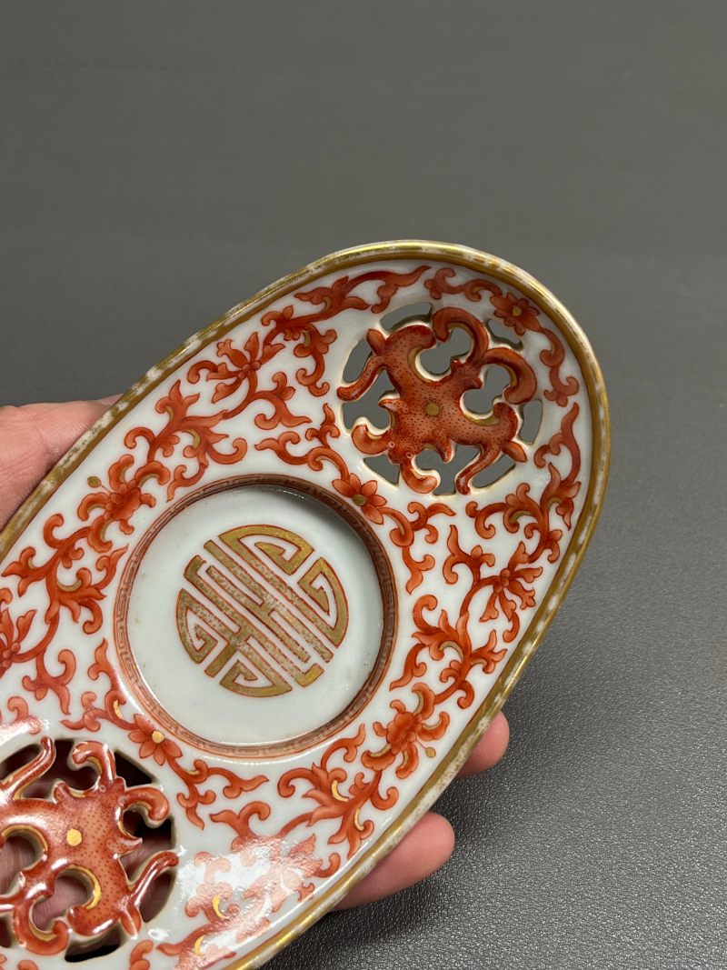 清嘉庆  矾红描金缠枝花卉寿字纹茶船（一对） - 图7