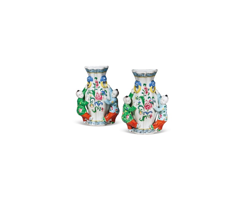 清乾隆  粉彩花卉贴塑婴戏壁瓶（一对） - 图1