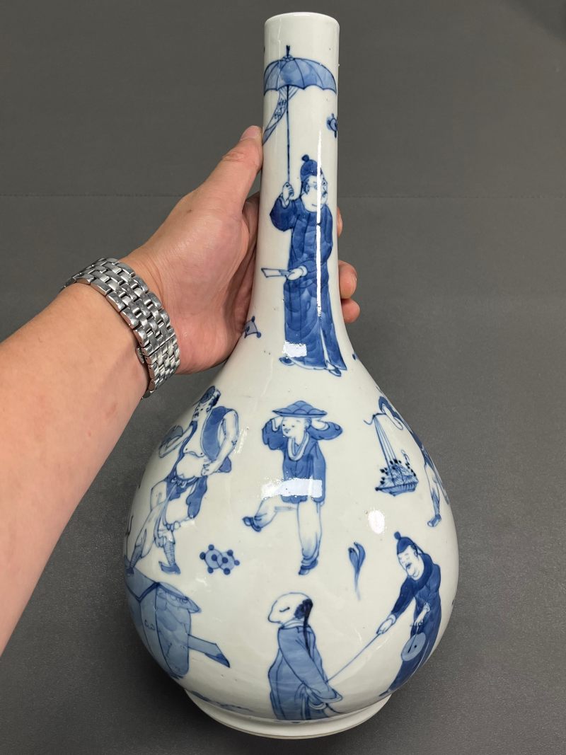 清晚期  青花市井人物故事图胆瓶（一对） - 图6
