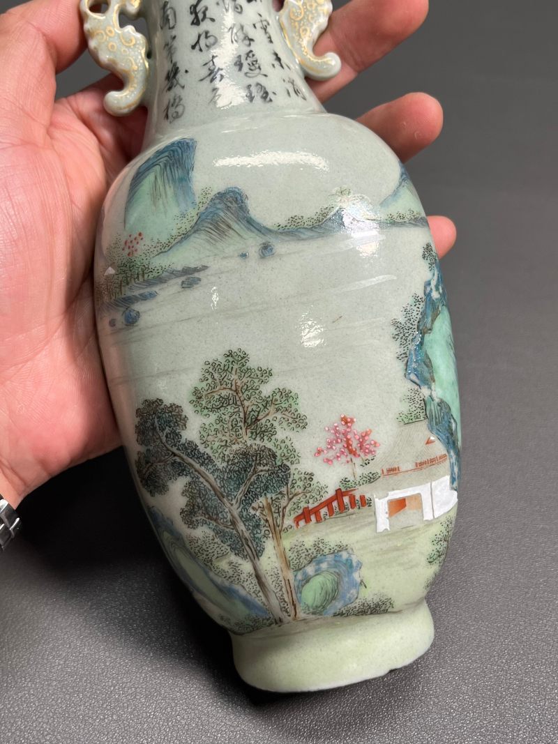 清乾隆  冬青地粉彩山水庭院诗文双耳扁瓶 - 图8