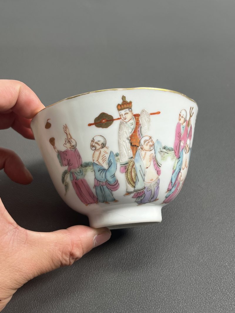 清道光  粉彩“十八罗汉”花口杯 - 图5