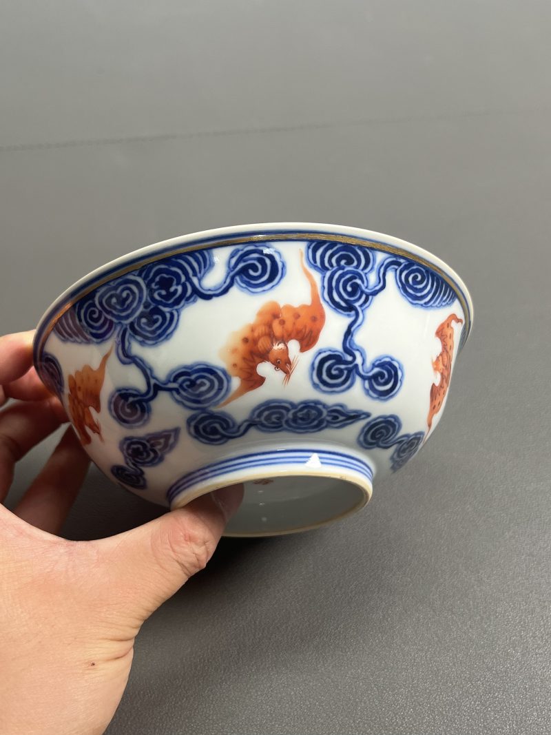清宣统  青花矾红彩云蝠纹碗（一对） - 图15