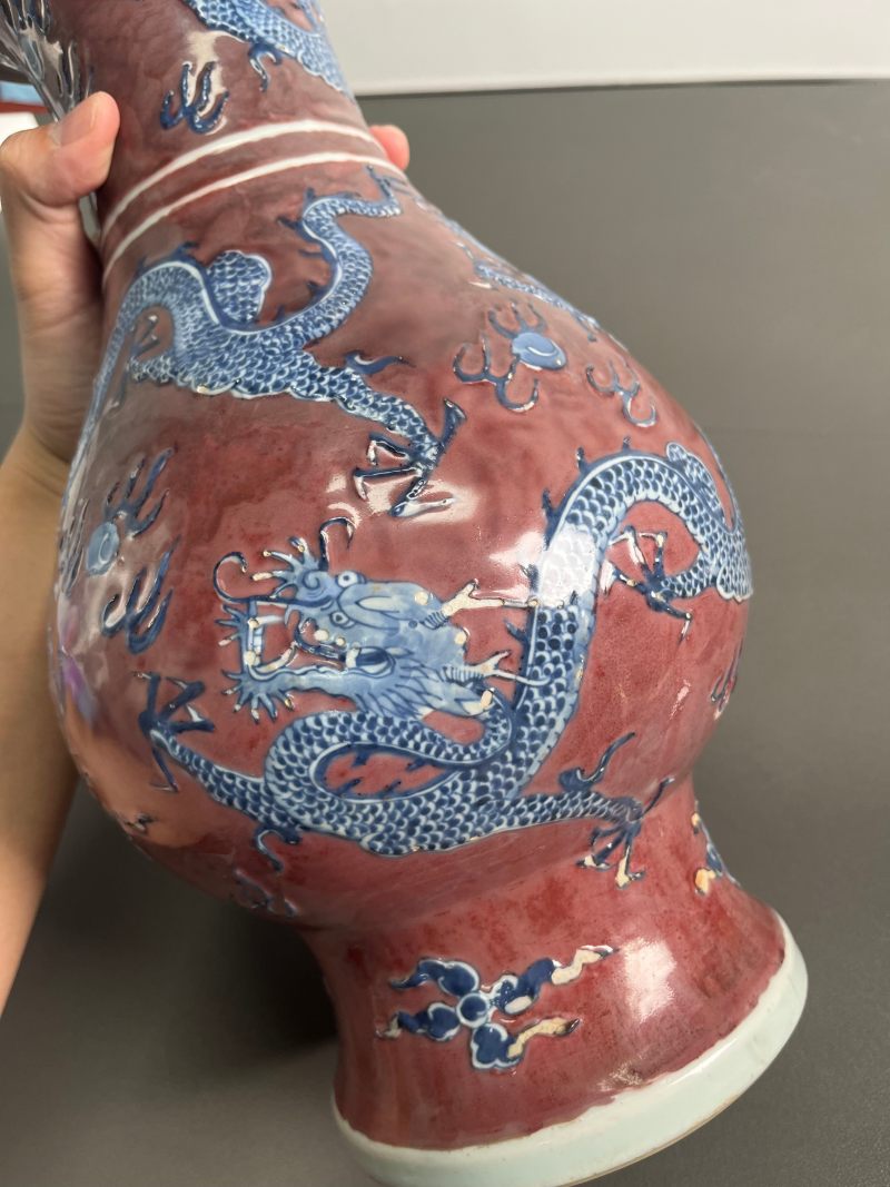 清康熙  青花釉里红堆塑云龙纹琵琶尊 - 图12