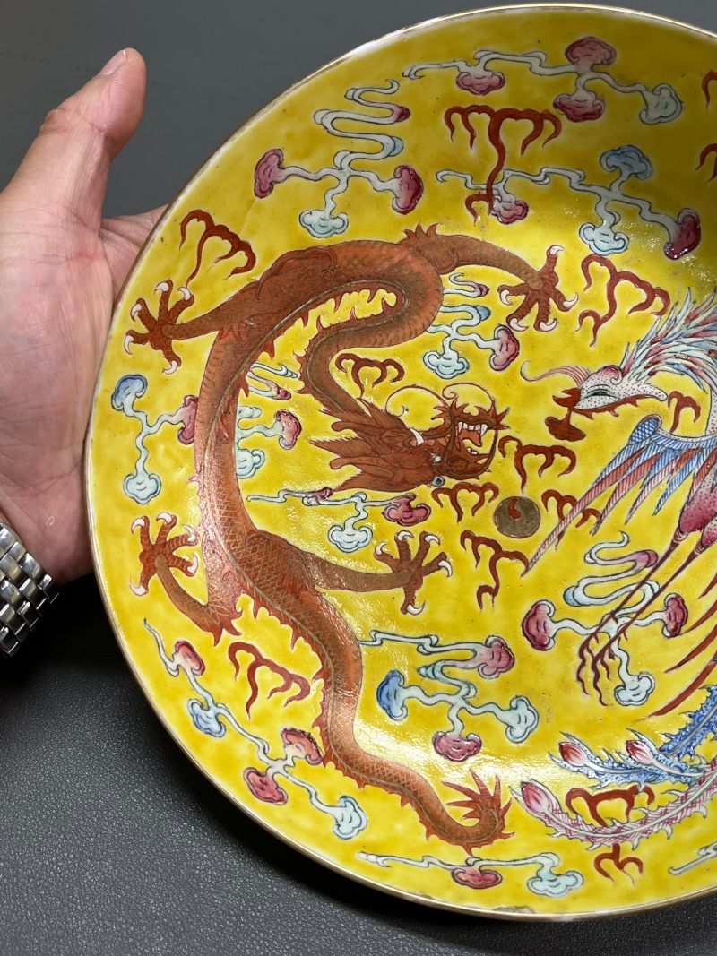 清光绪 黄地粉彩龙凤呈祥纹盘（一对） - 图6