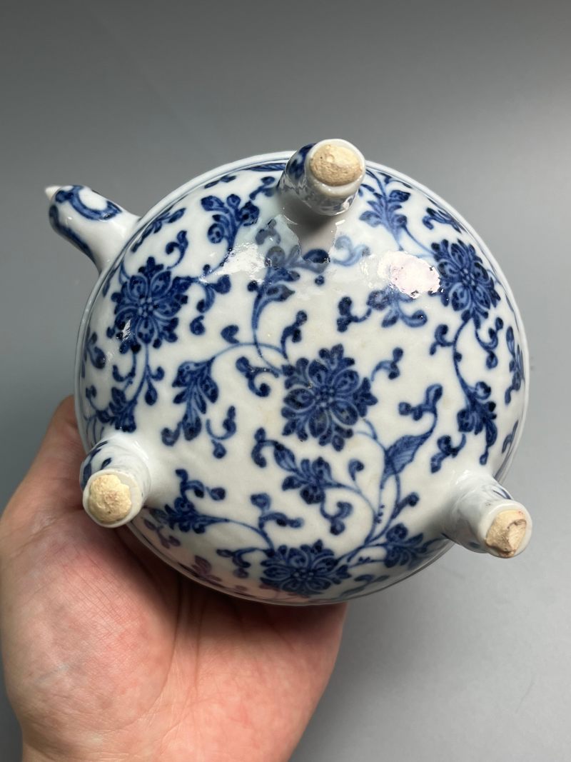 清乾隆  青花缠枝莲纹小盉壶（带木座） - 图20