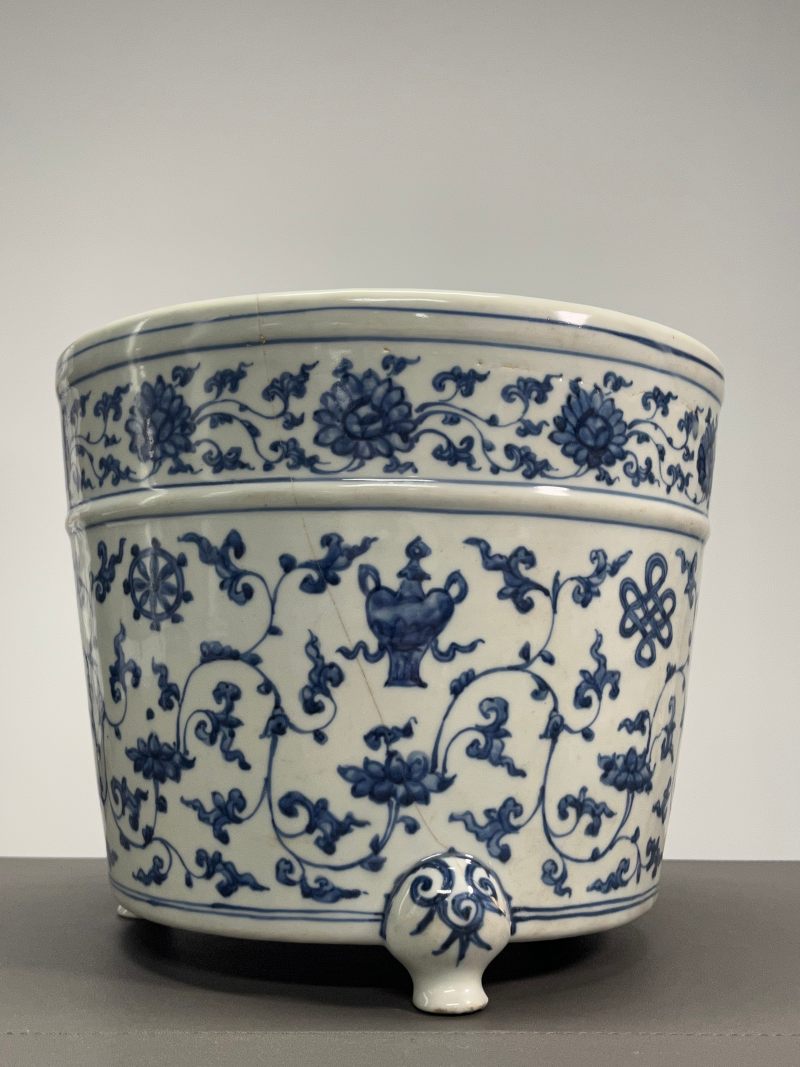 明正德 青花莲托八宝纹香炉 - 图7