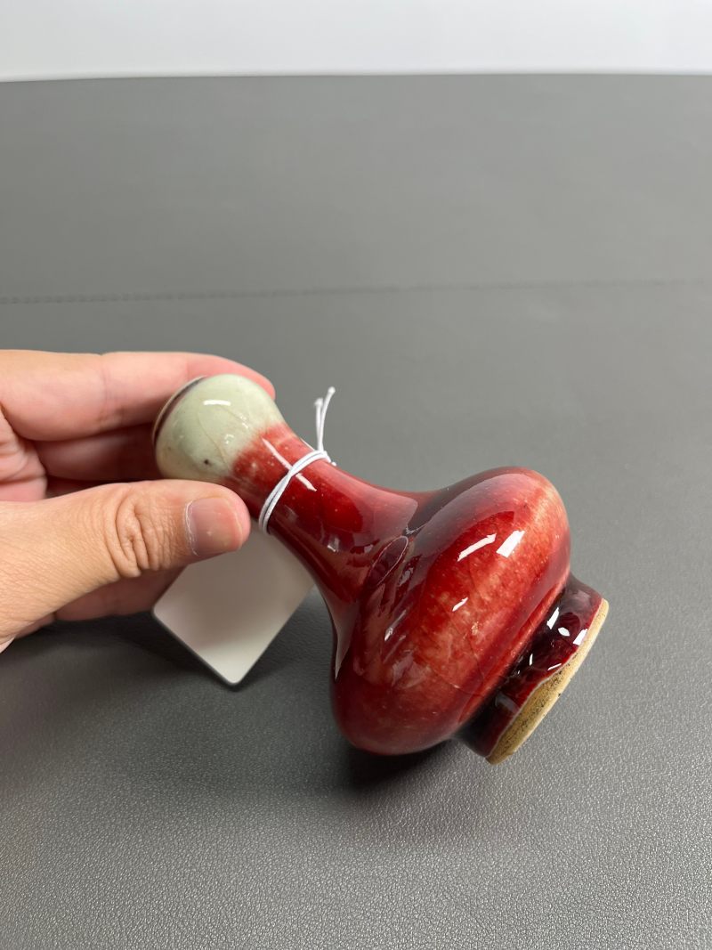 清乾隆 郎红釉蒜头瓶 - 图6