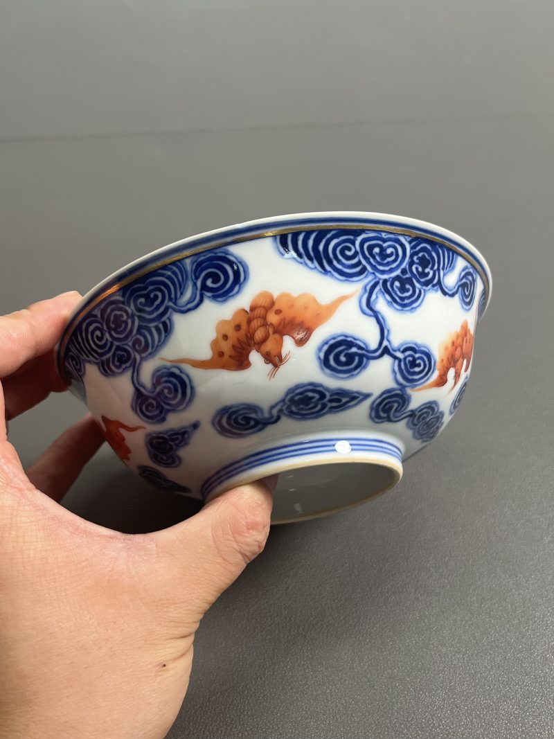 清宣统  青花矾红彩云蝠纹碗（一对） - 图16