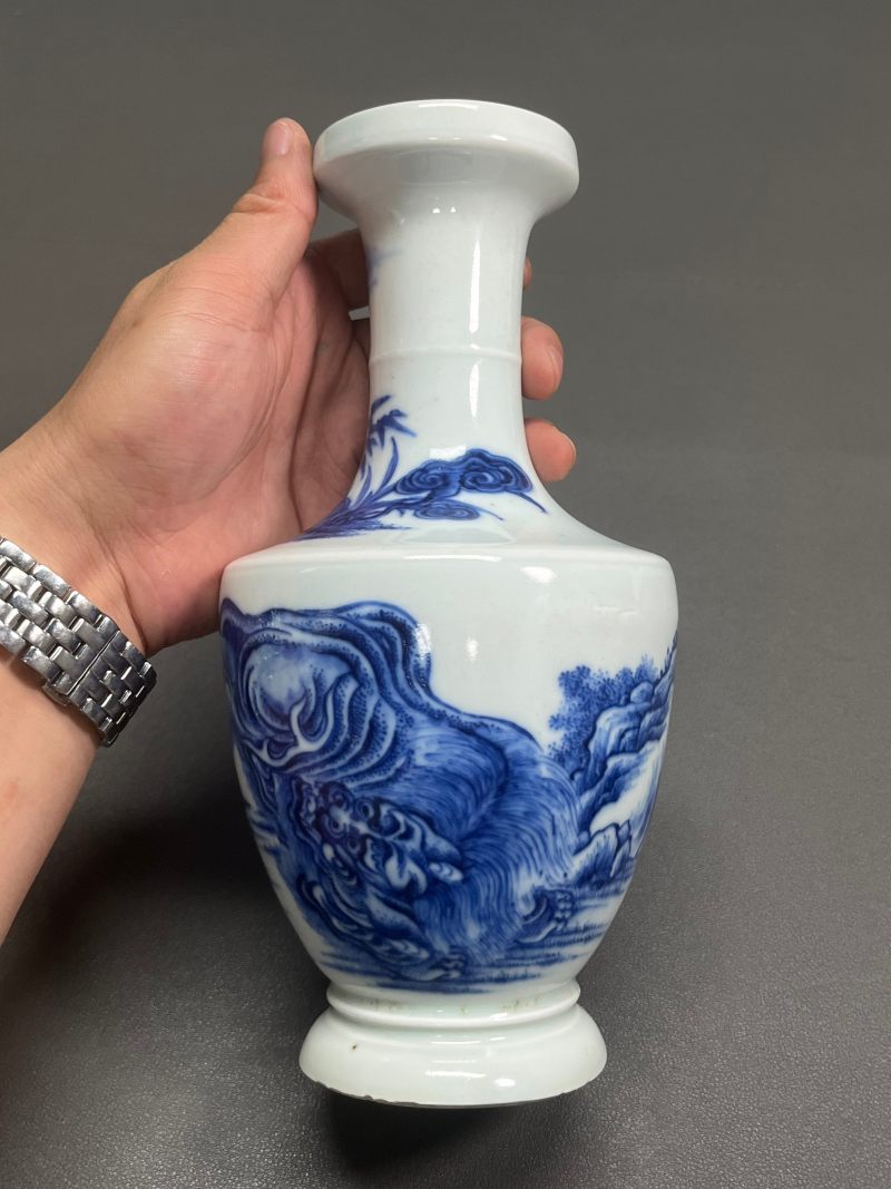 清雍正  青花“瑞兽望月”图弦纹盘口瓶 - 图7