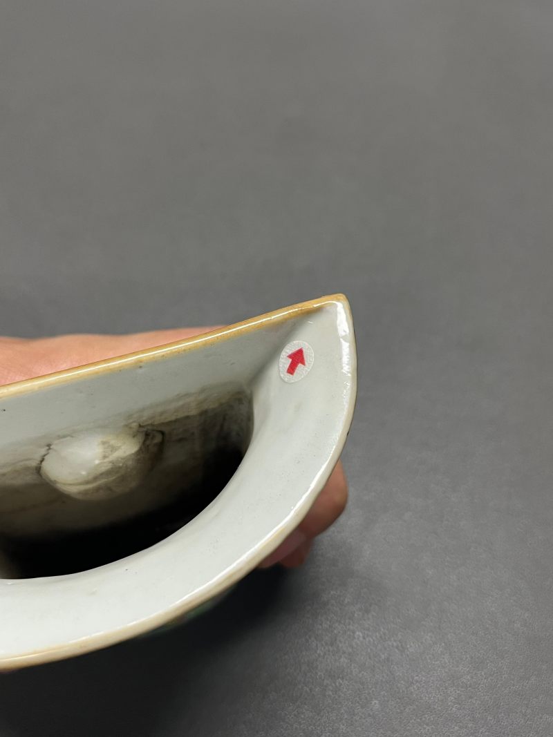 清乾隆  秋葵绿地粉彩缠枝西番莲纹壁瓶 - 图14
