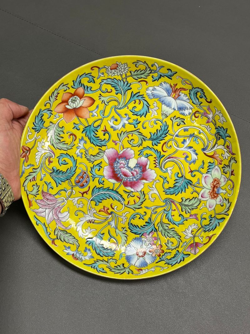 清光绪  黄地粉彩缠枝花卉纹盘 - 图6