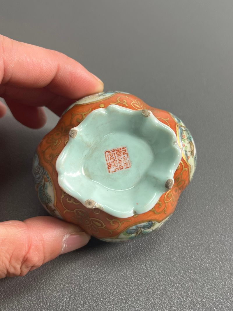清乾隆  矾红描金粉彩开光山水纹砚滴 - 图12