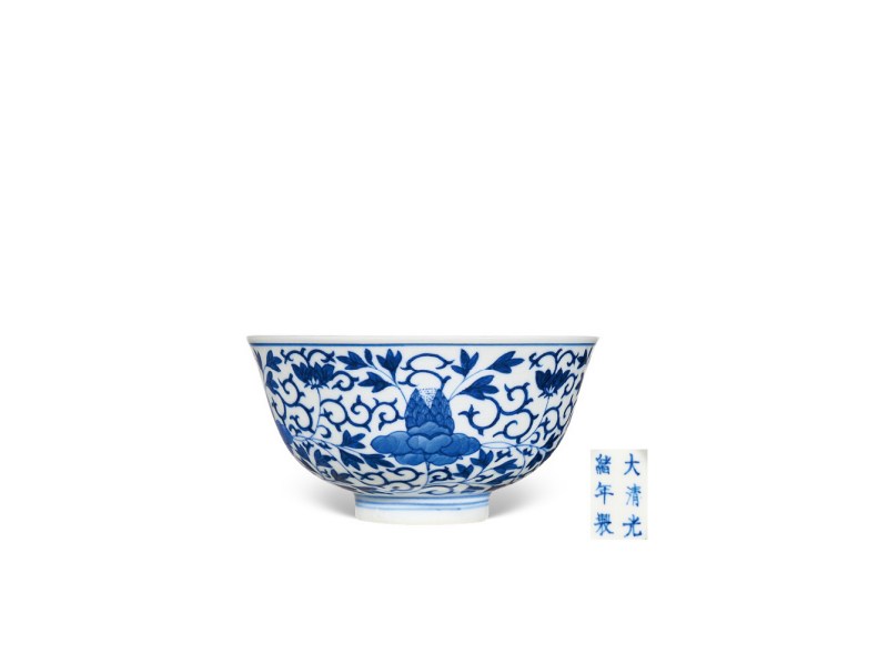 清光绪  青花缠枝花卉纹碗