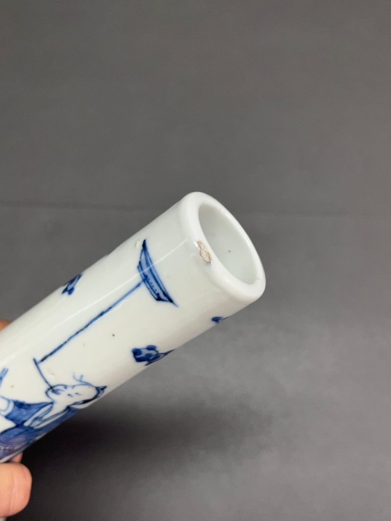 清晚期  青花市井人物故事图胆瓶（一对） - 图8