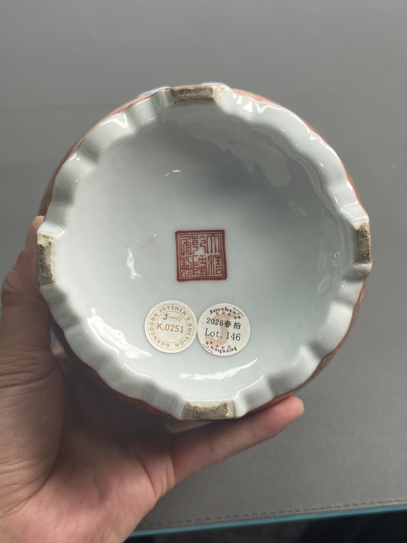 民国  木纹釉粉彩皮球花包袱瓶 - 图14