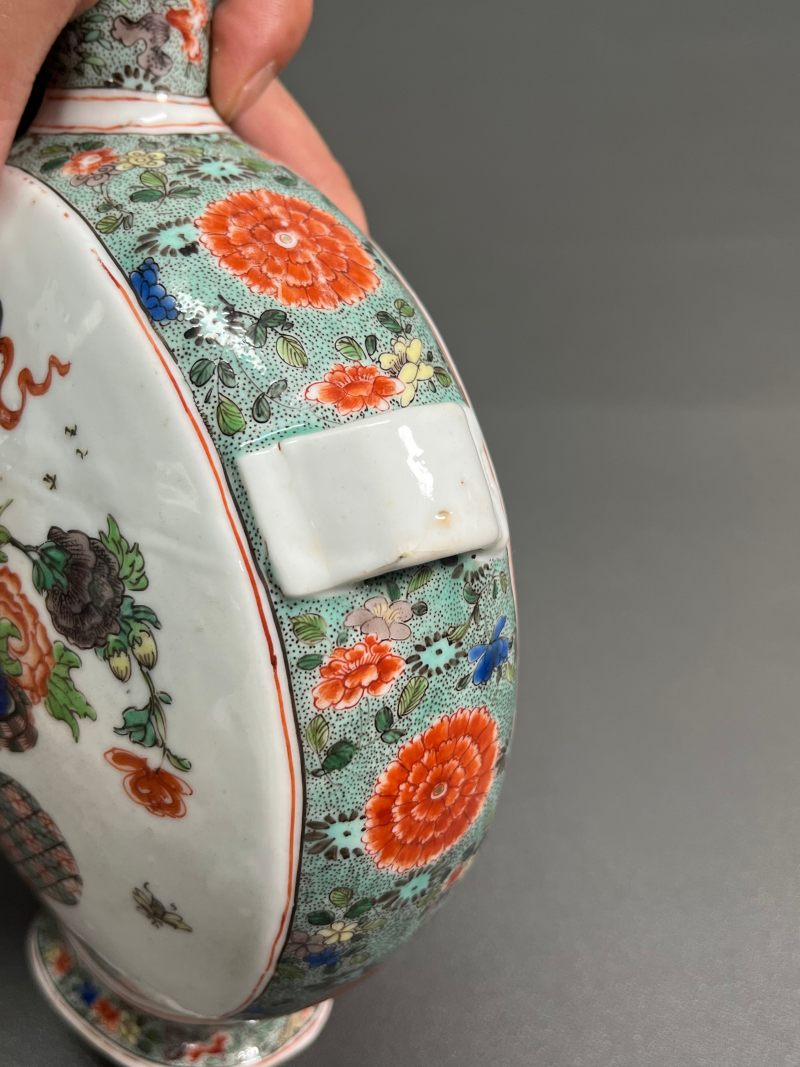 清康熙  五彩“花篮纹”双耳穿带抱月瓶 - 图14