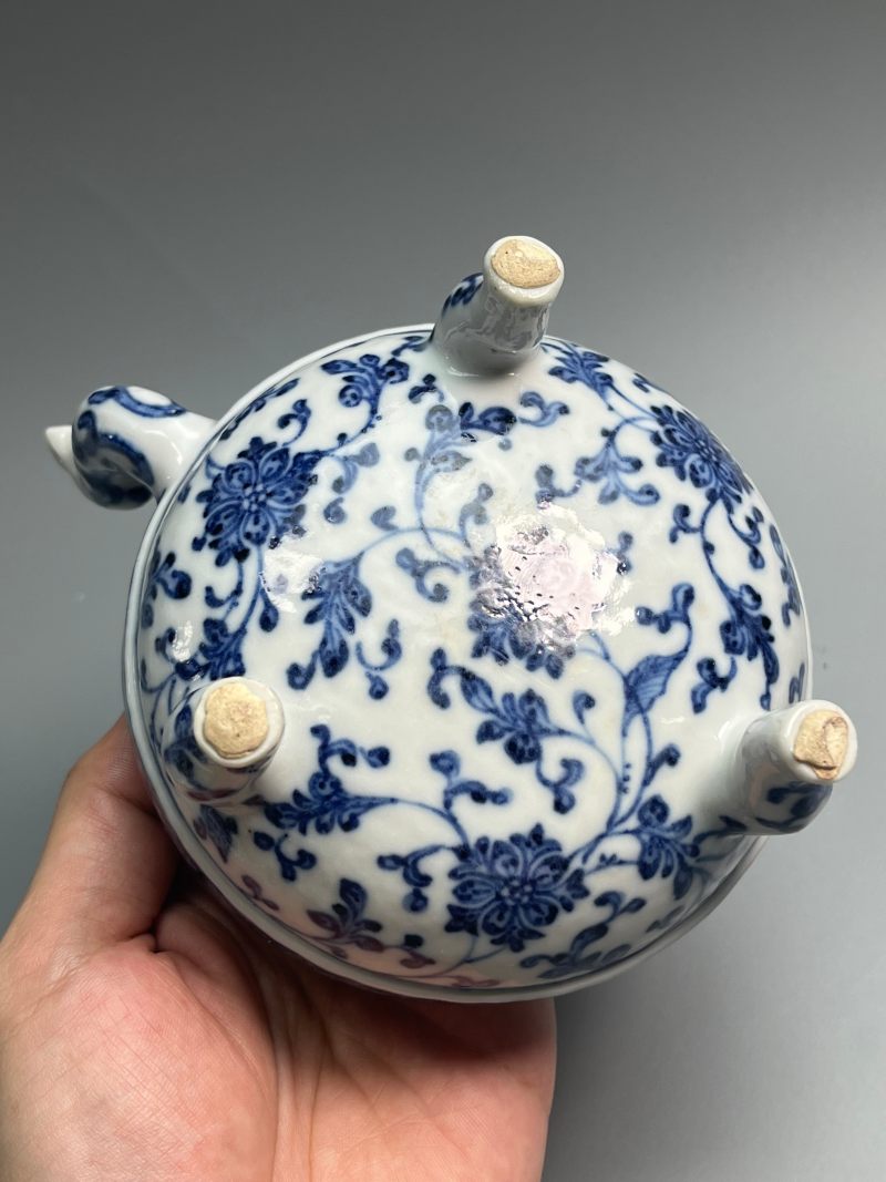 清乾隆  青花缠枝莲纹小盉壶（带木座） - 图21