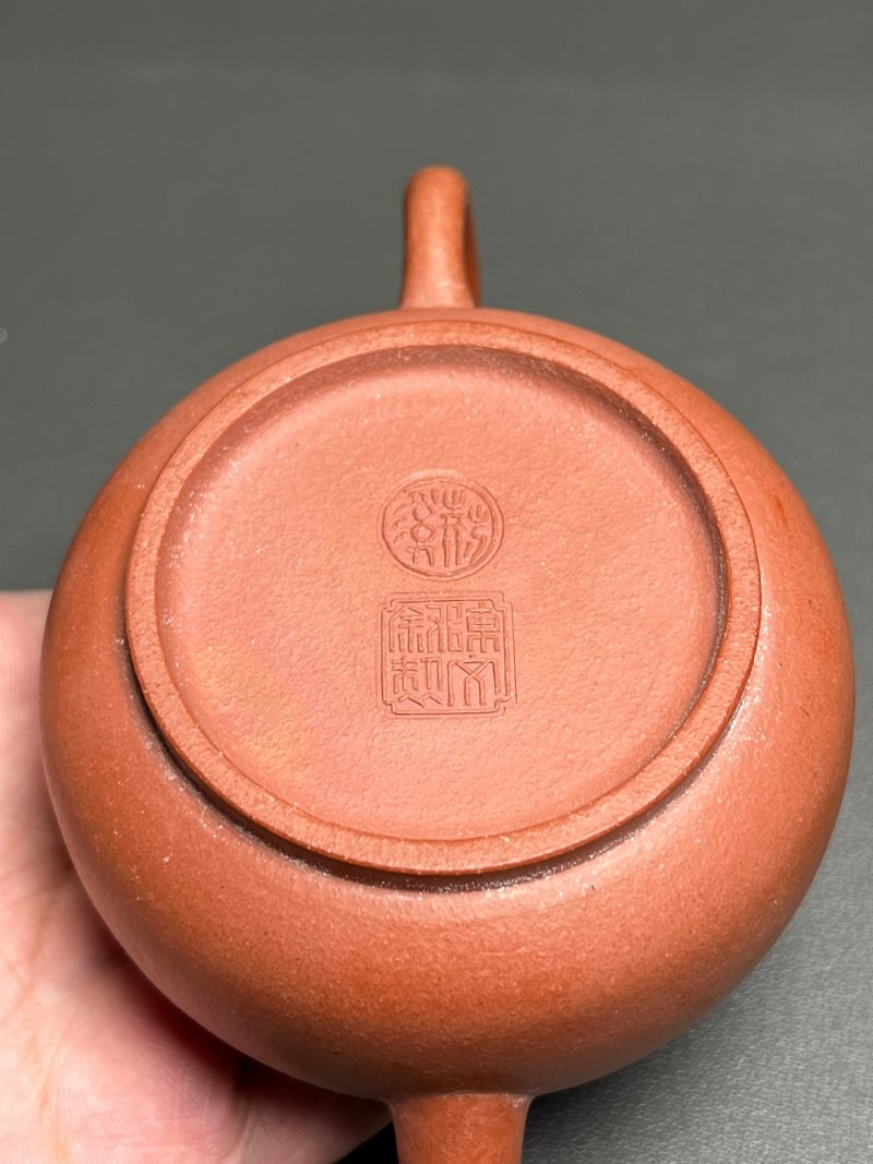 清乾隆  “陈文叙制”款扁圆朱泥壶 - 图27