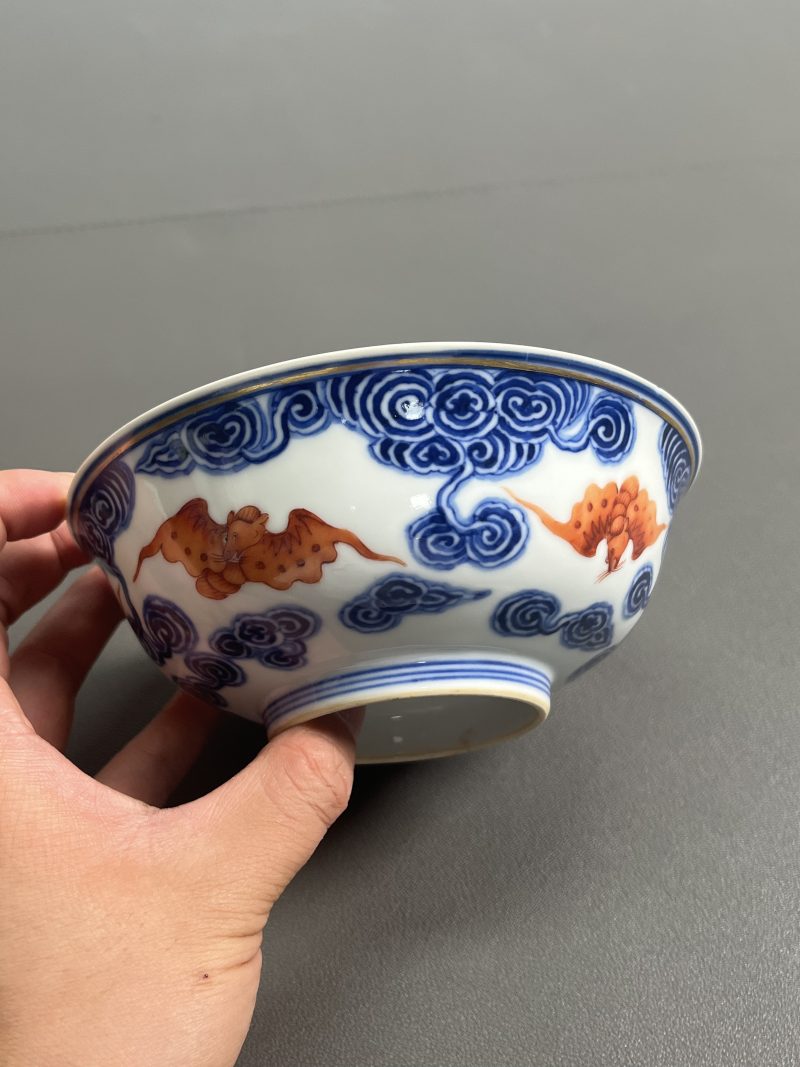 清宣统  青花矾红彩云蝠纹碗（一对） - 图17