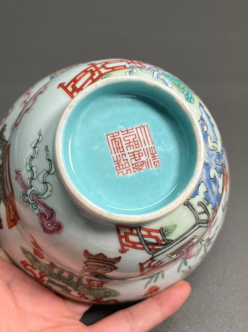 清嘉庆 粉彩“博古”清供图花口折腰碗（附老盒） - 图14