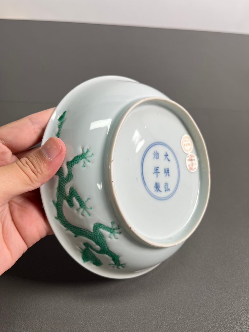 清康熙  白釉暗刻绿彩龙纹盘 - 图13