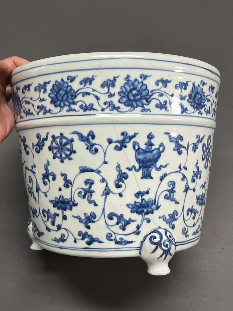 明正德 青花莲托八宝纹香炉 - 图8