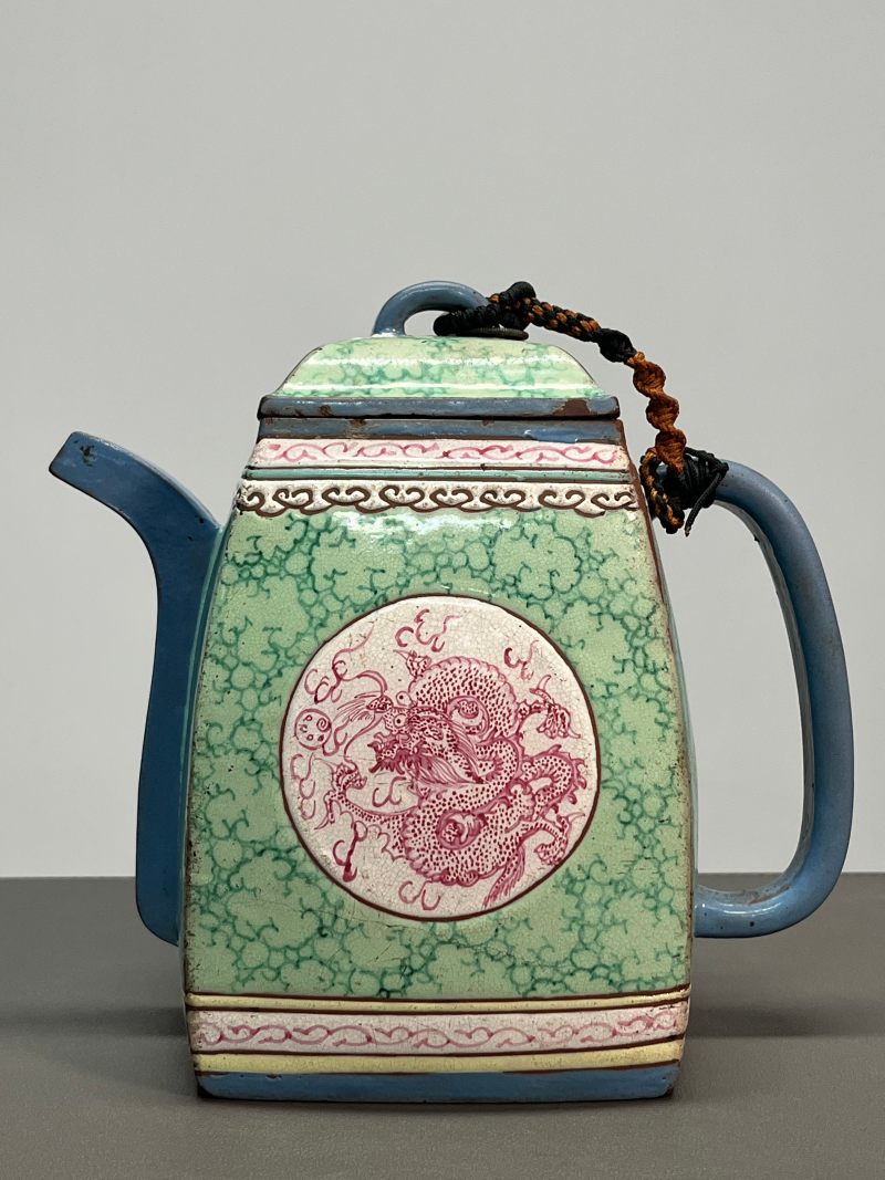 清中期  紫砂胎粉彩开光花卉纹茶壶 - 图2