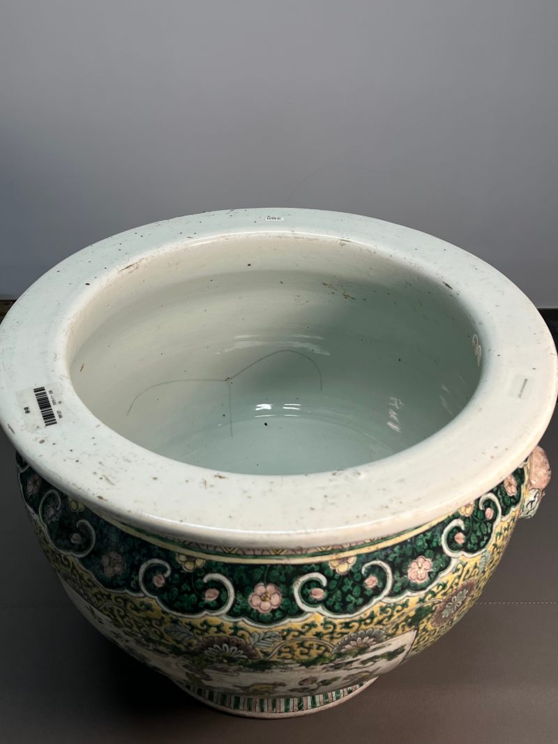 清光绪  素三彩花卉开光花鸟纹铺首缸 - 图20