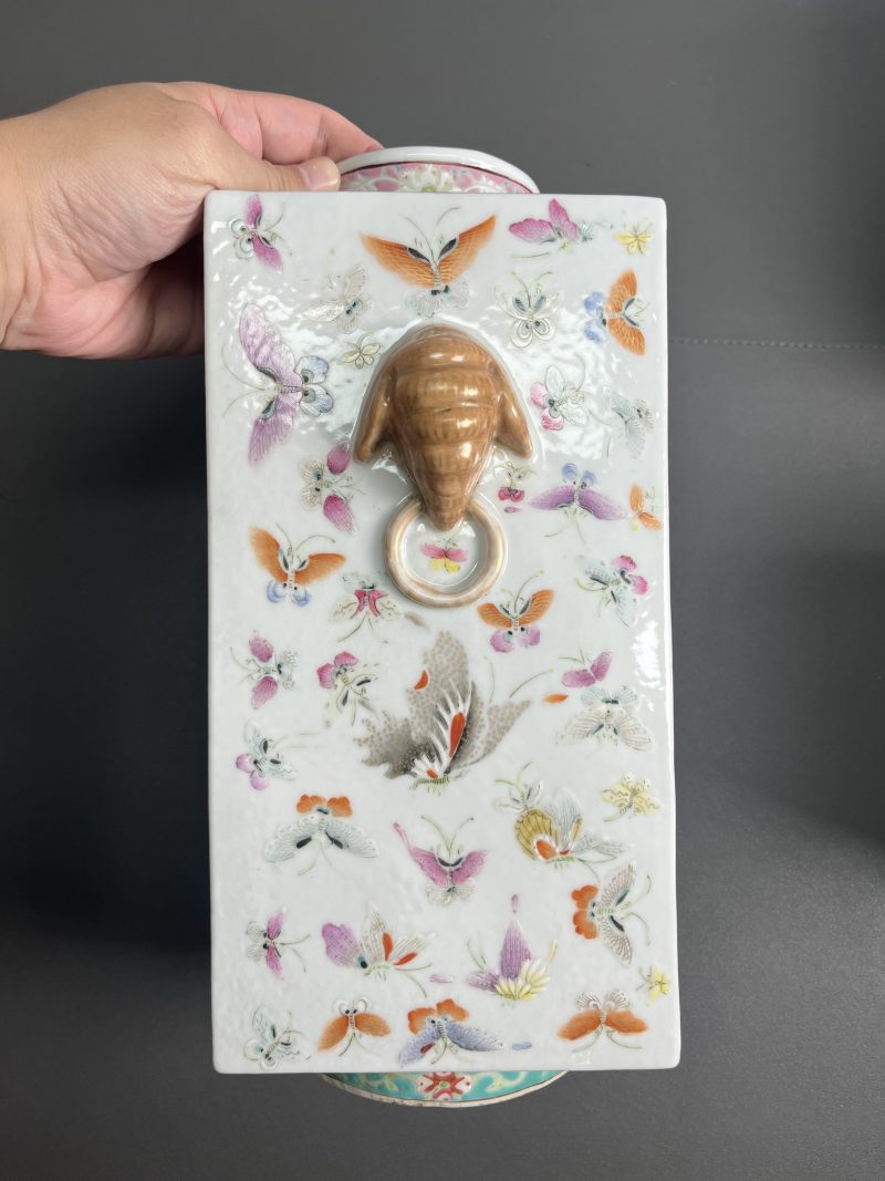 清光绪  粉彩百蝶图象耳琮式瓶 - 图4